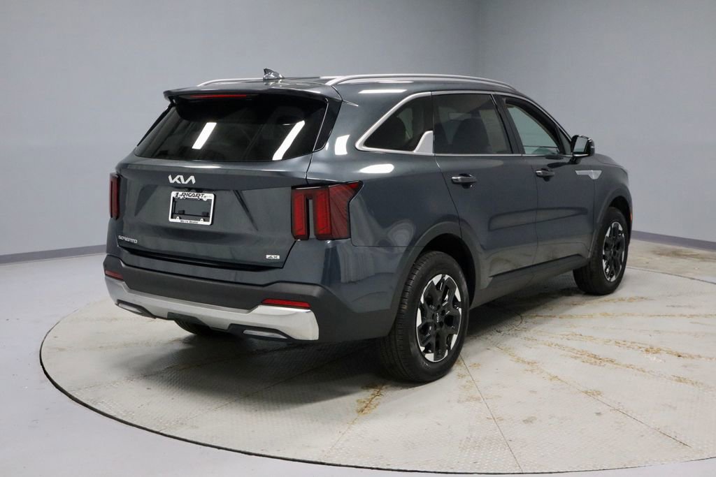 Used 2025 Kia Sorento S image 12