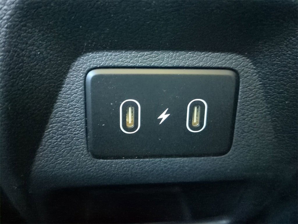 New 2025 Hyundai Venue Limited image 16