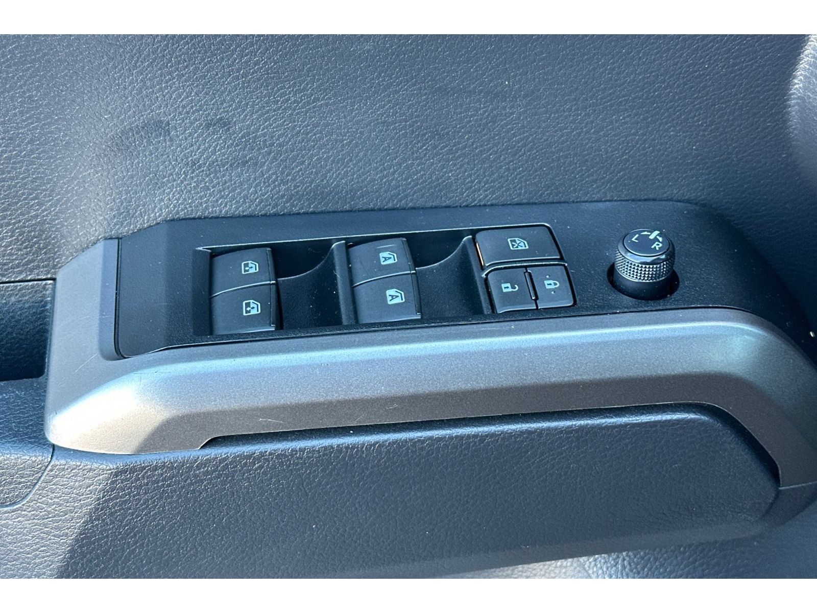 Used 2022 Toyota Tacoma Limited w/ Nightshade Package AWD/4WD image 12