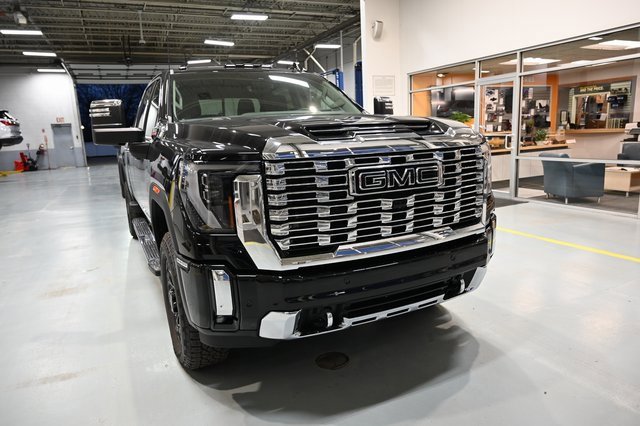 New 2026 GMC Sierra 2500 Denali w/ Denali Reserve Package image 3