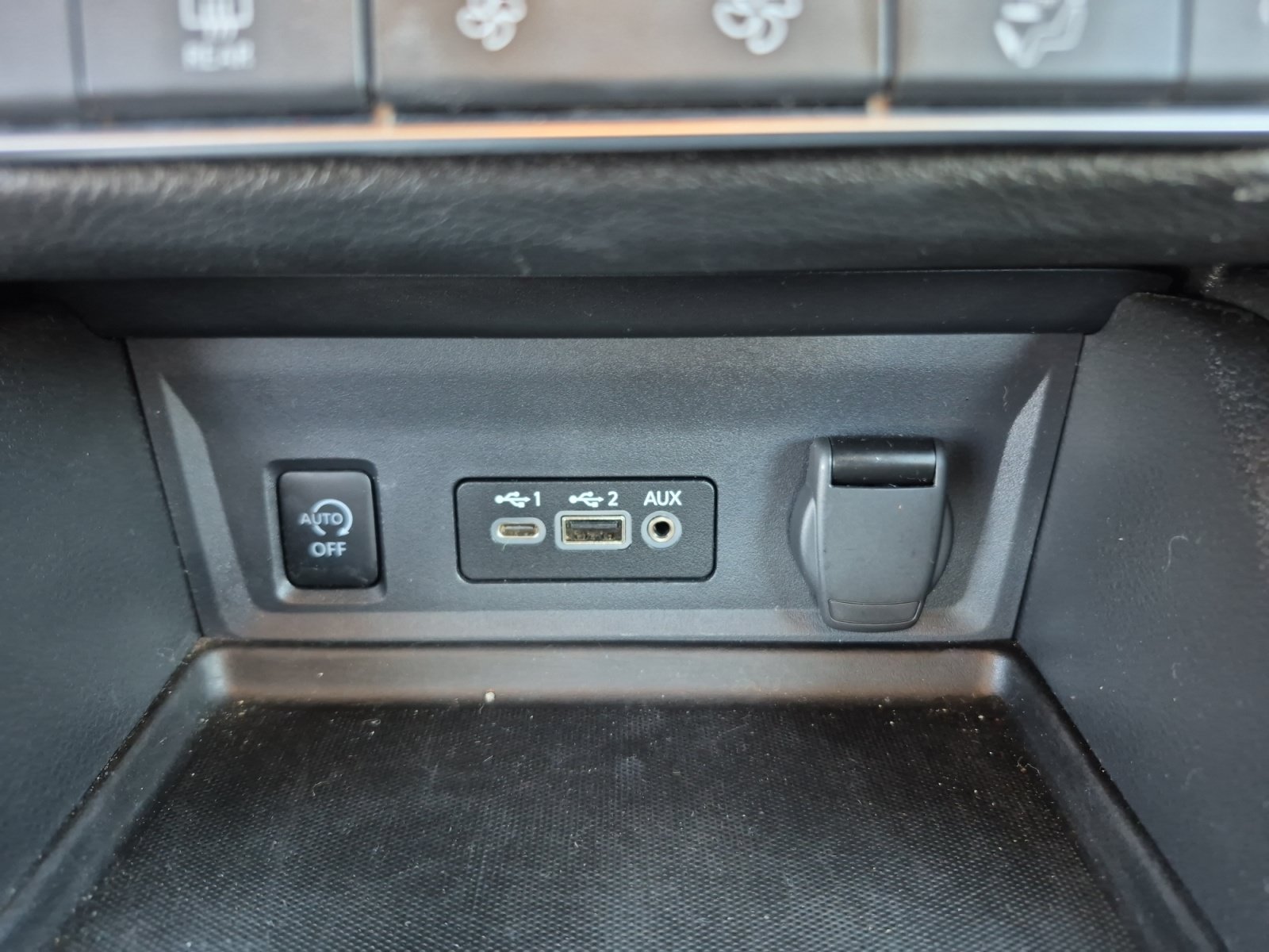 Used 2025 Nissan Sentra SR FWD image 32