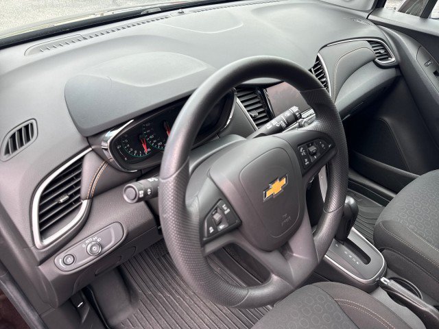 Used 2022 Chevrolet Trax LS w/ Tint and Cruise Package AWD/4WD image 17