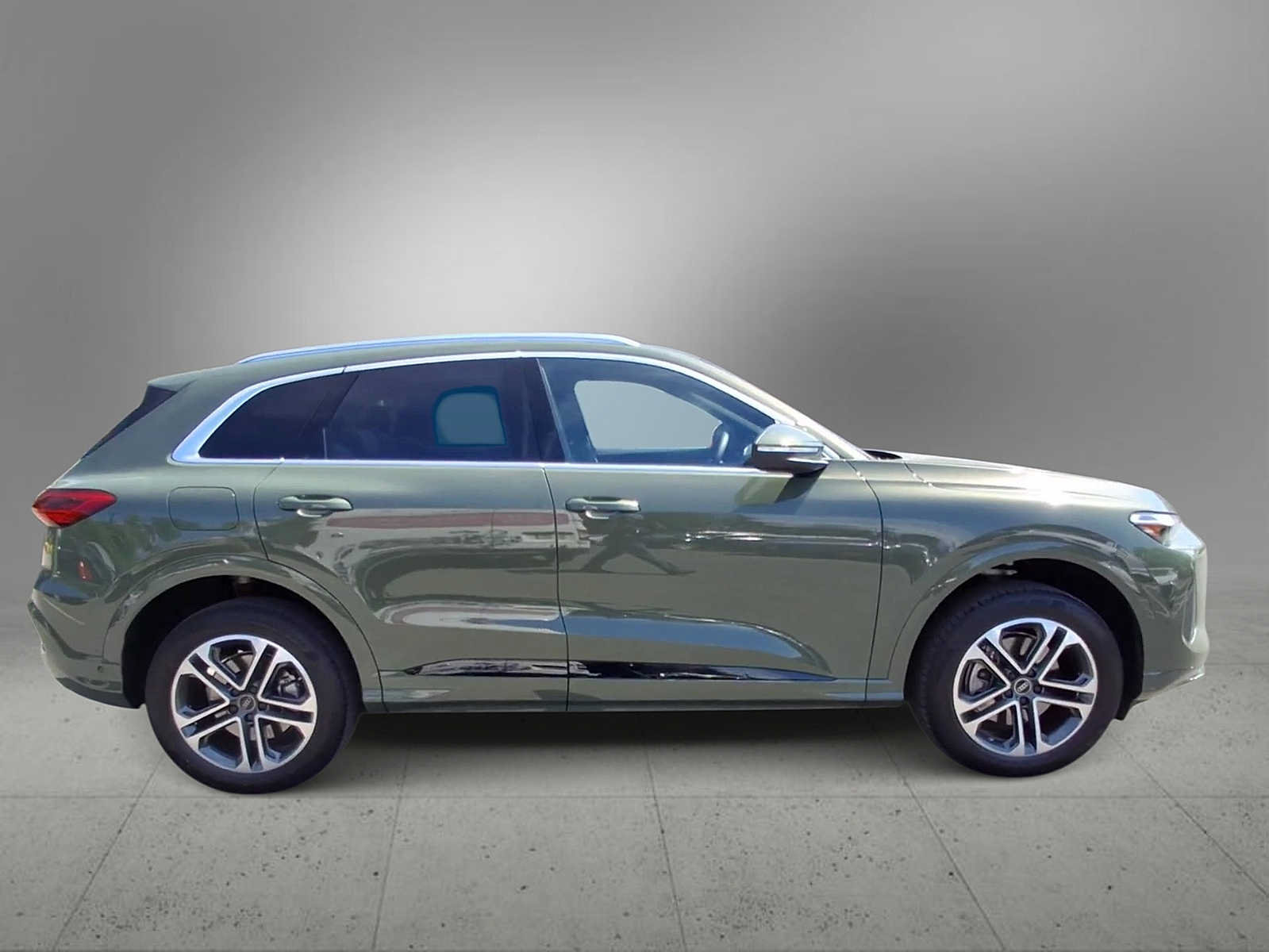 Certified 2025 Audi Q5 Premium AWD/4WD image 9
