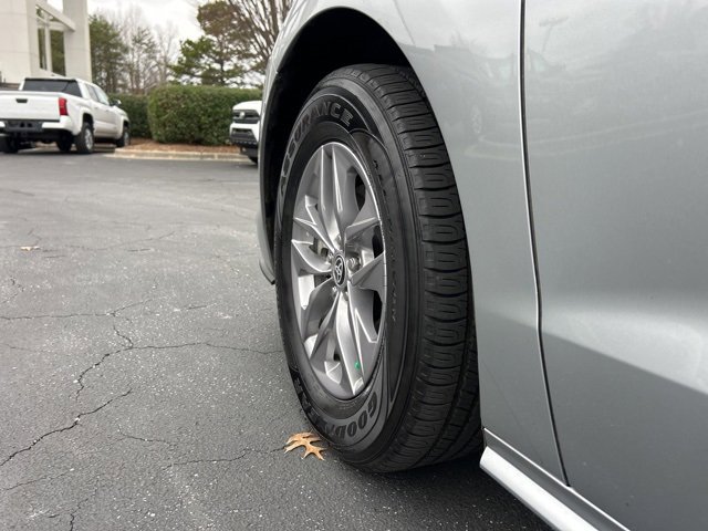 Used 2024 Toyota Sienna XLE image 11