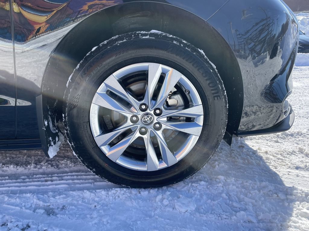 Used 2023 Toyota Sienna XLE Woodland Edition image 11