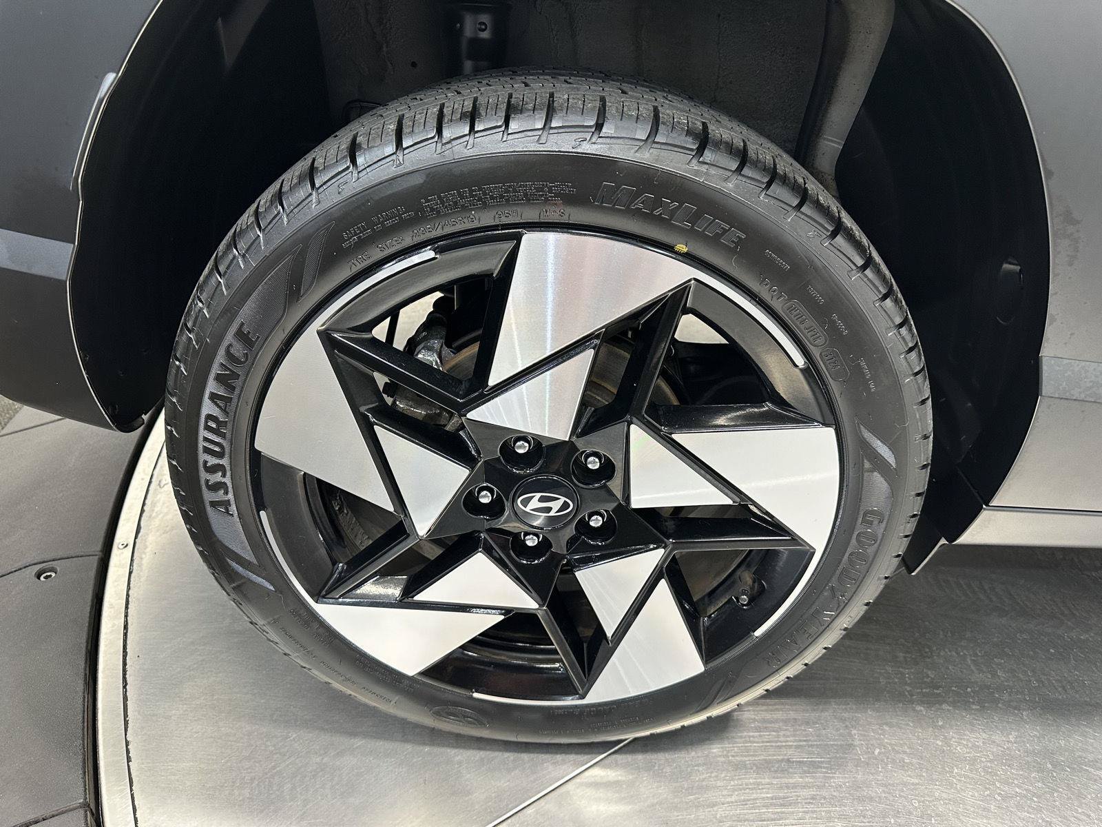 Certified 2024 Hyundai Kona Limited AWD/4WD image 11