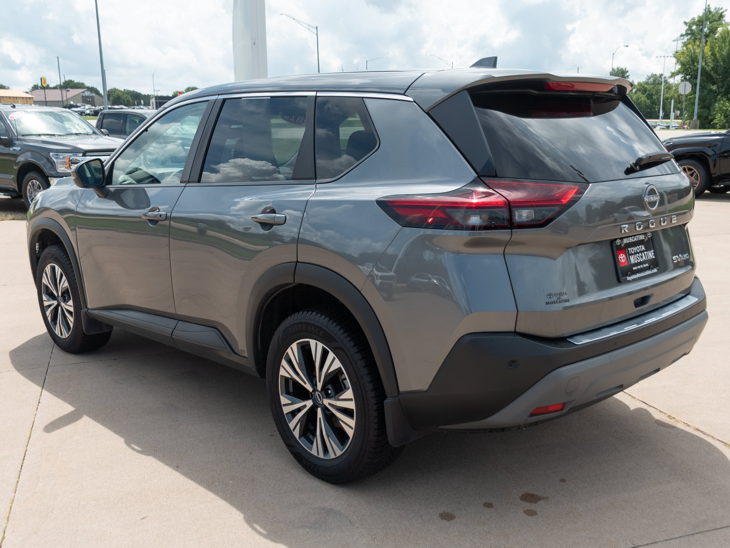 Used 2022 Nissan Rogue SV AWD/4WD image 18