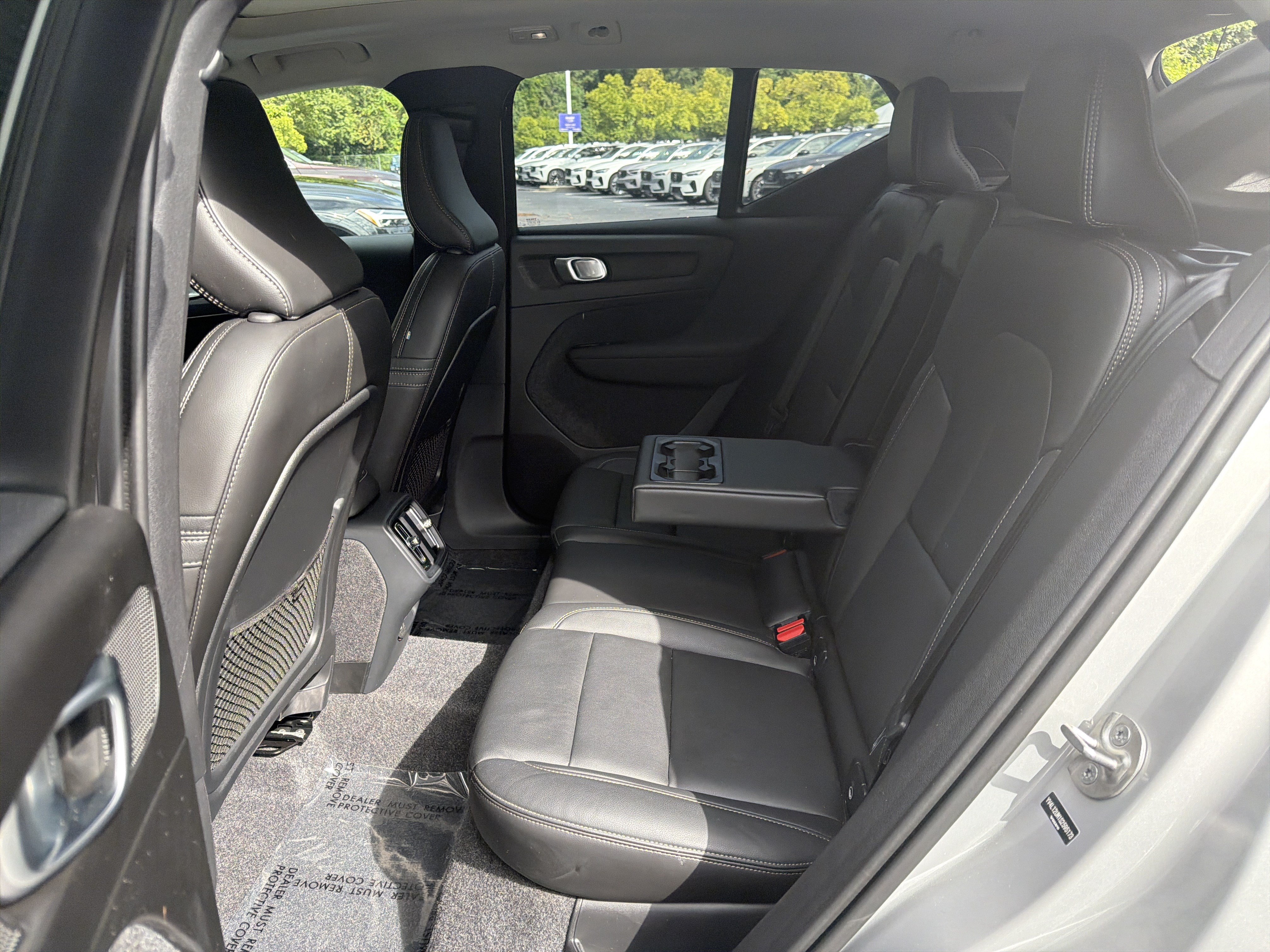 Certified 2025 Volvo XC40 B5 Ultra AWD/4WD image 32