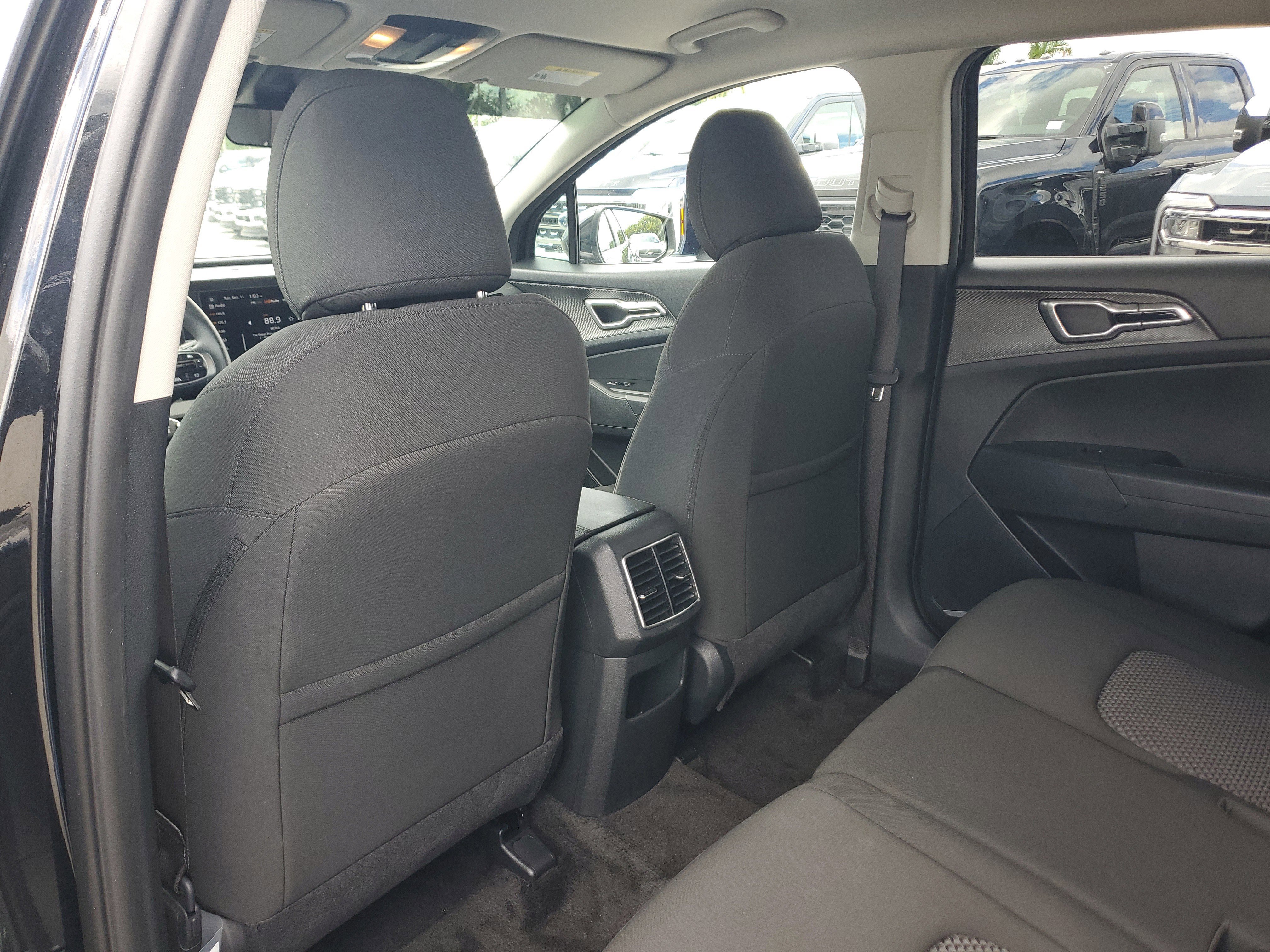 Used 2025 Kia Sportage LX image 13