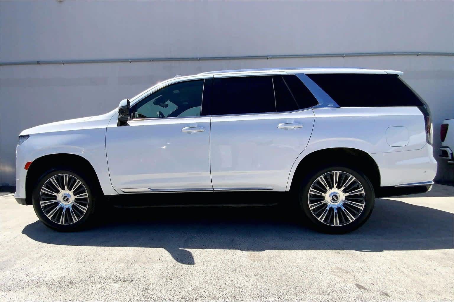Used 2022 Cadillac Escalade Premium Luxury RWD image 3