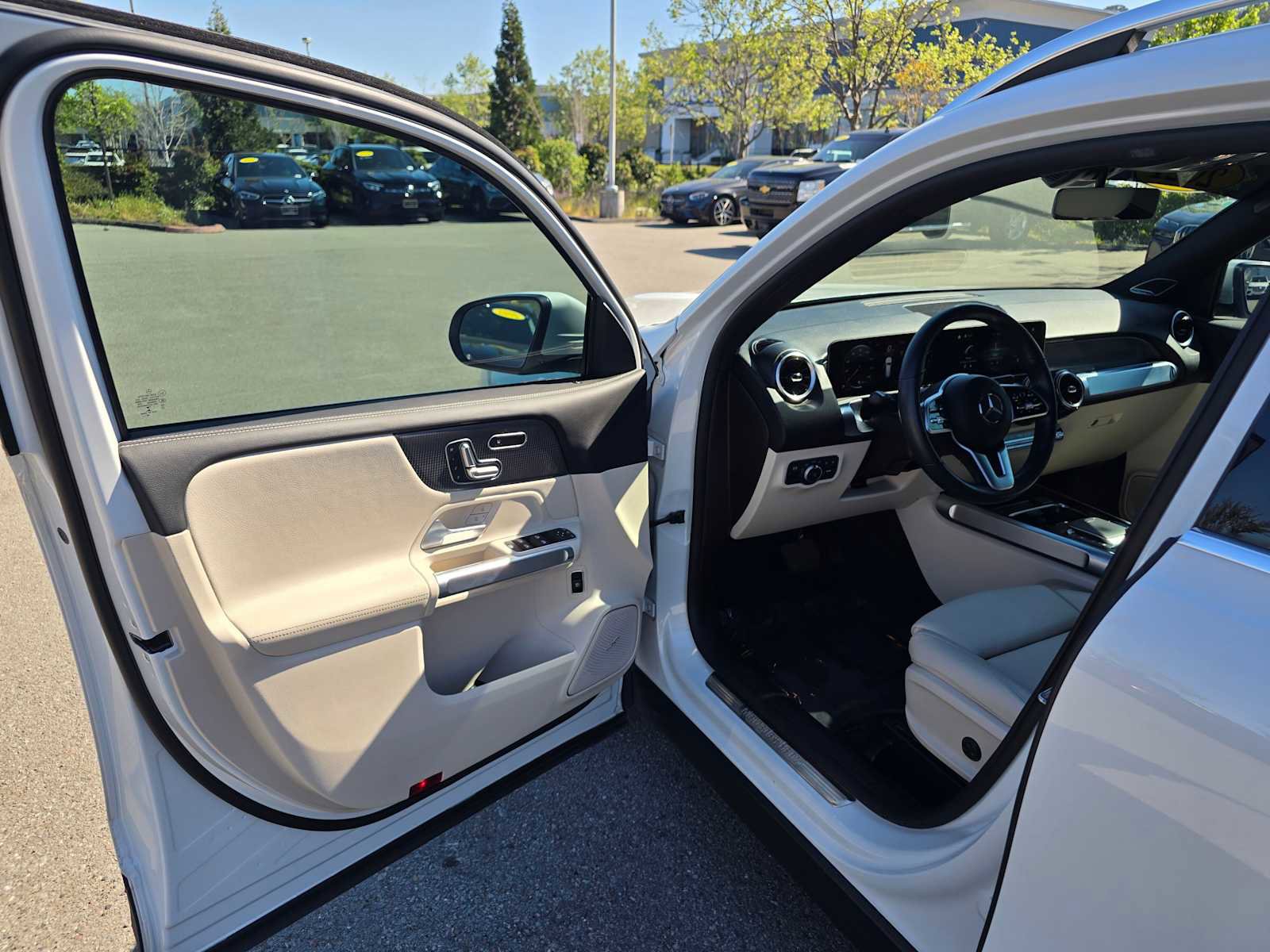 Used 2021 Mercedes-Benz GLB 250 4MATIC image 21