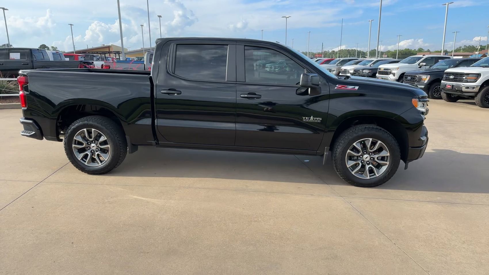 Used 2025 Chevrolet Silverado 1500 RST w/ Z71 Off-Road Package AWD/4WD image 2