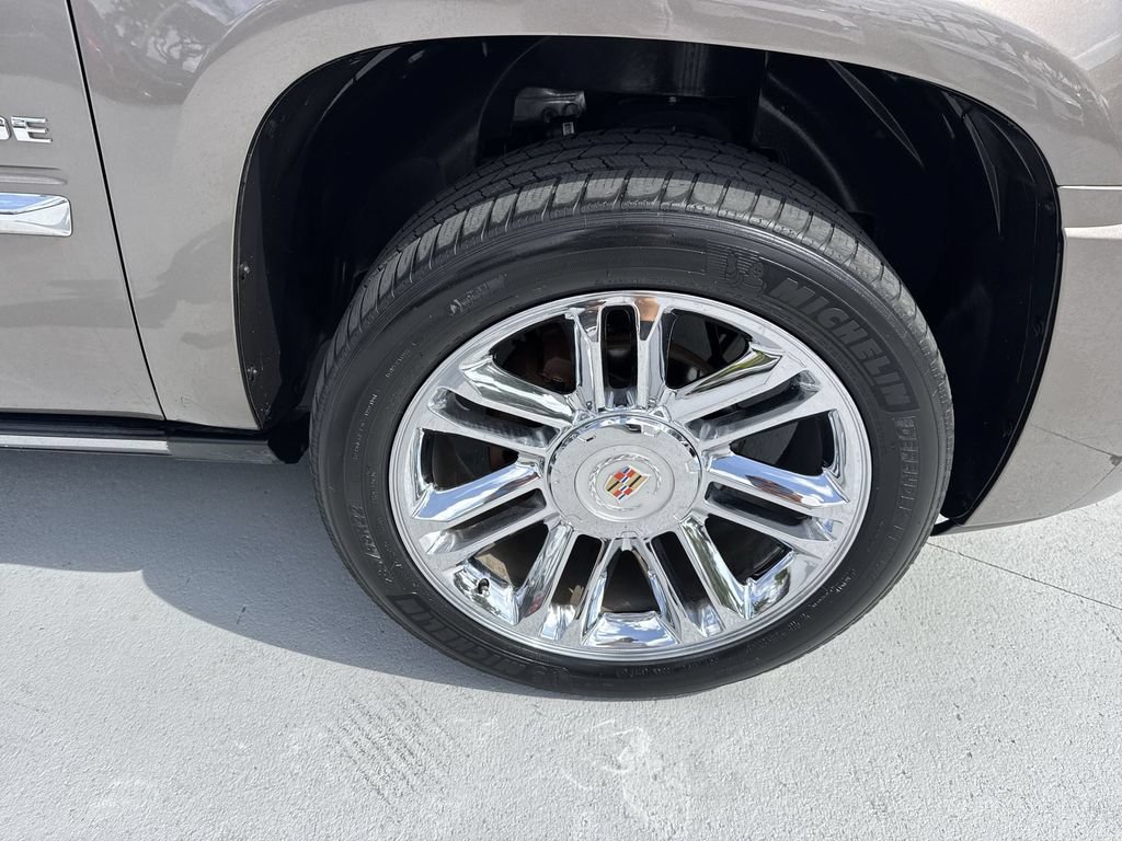 Used 2013 Cadillac Escalade Platinum RWD image 60