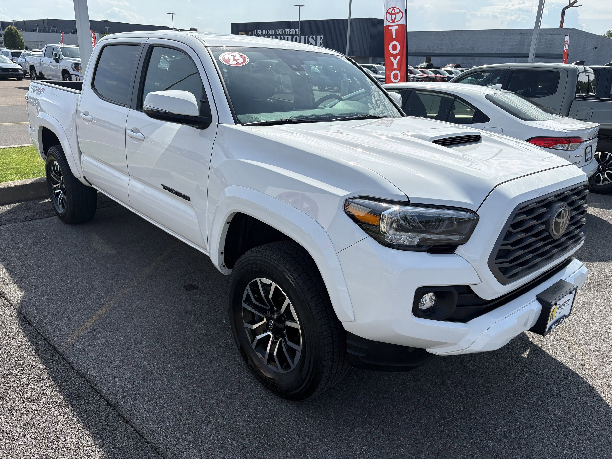 Used 2023 Toyota Tacoma TRD Sport w/ TRD Premium Sport Package AWD/4WD image 2
