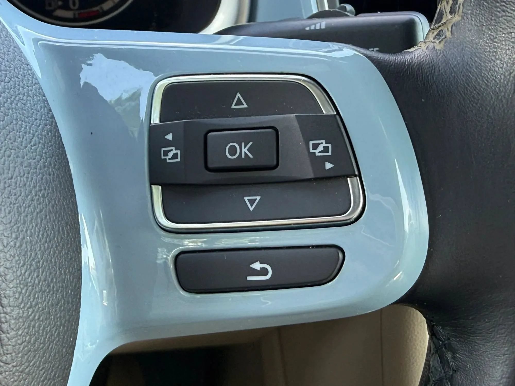 Used 2013 Volkswagen Beetle TDI FWD image 20