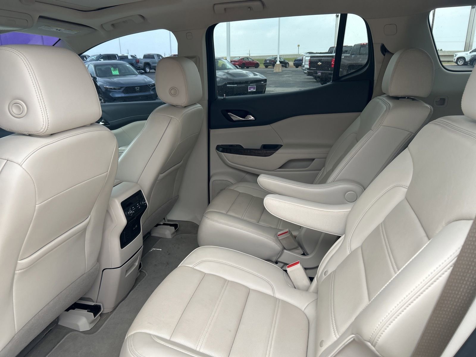 Used 2021 GMC Acadia Denali w/ Denali Technology Package FWD image 11