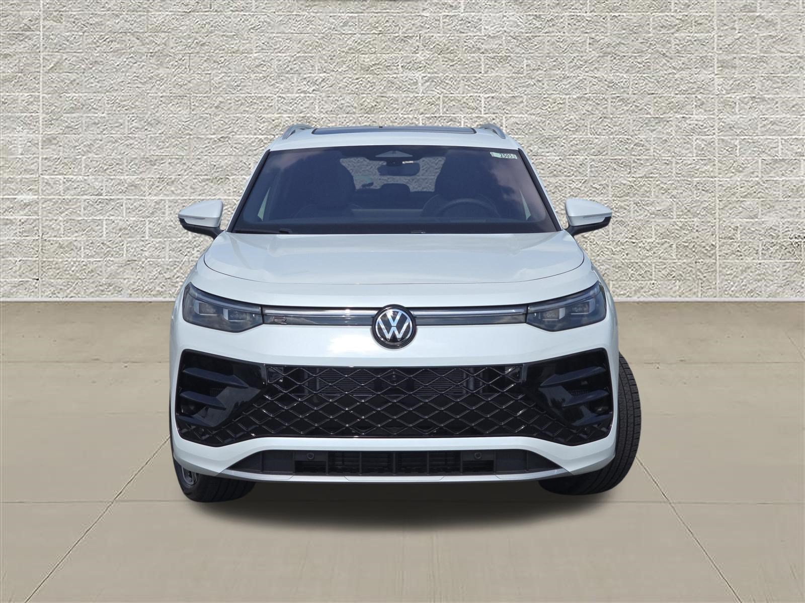 New 2026 Volkswagen Tiguan SEL R-Line AWD/4WD image 2