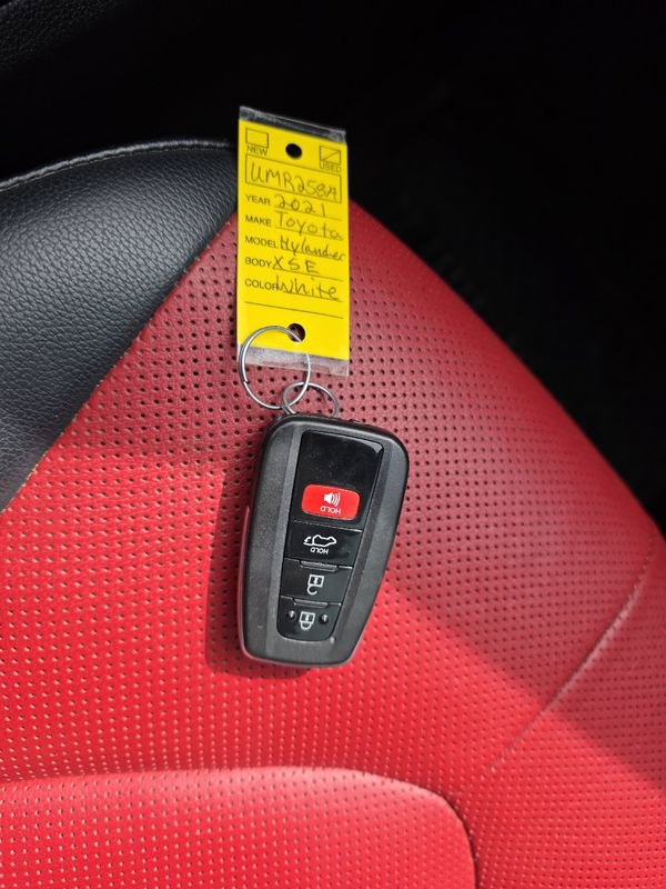 Used 2021 Toyota Highlander XSE AWD/4WD image 34