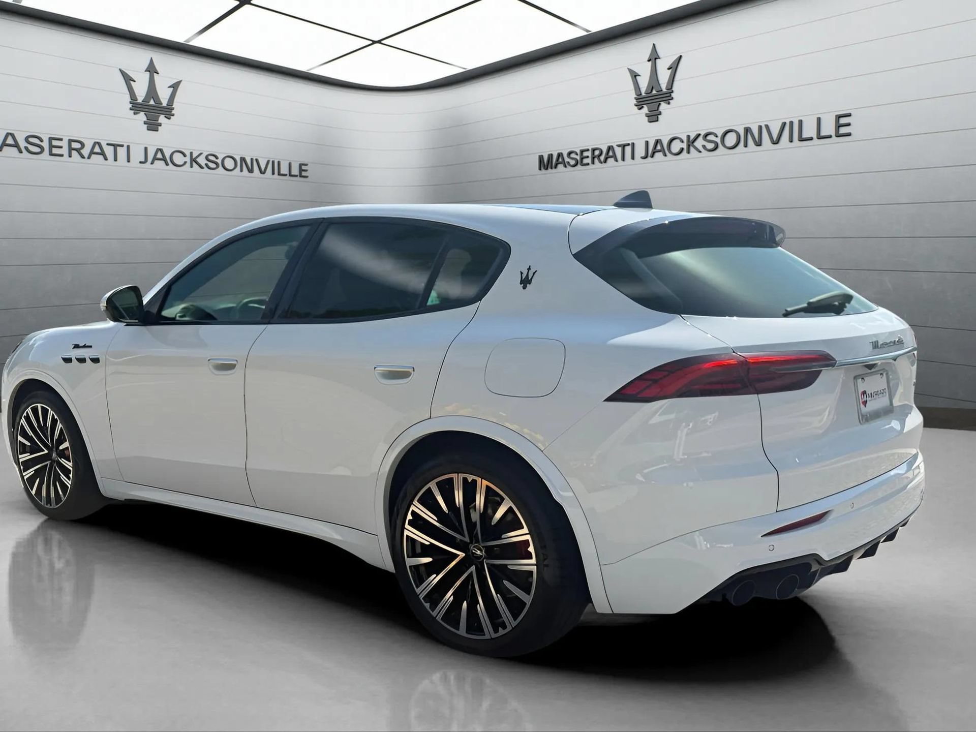 Certified 2023 Maserati Grecale Modena AWD/4WD image 8