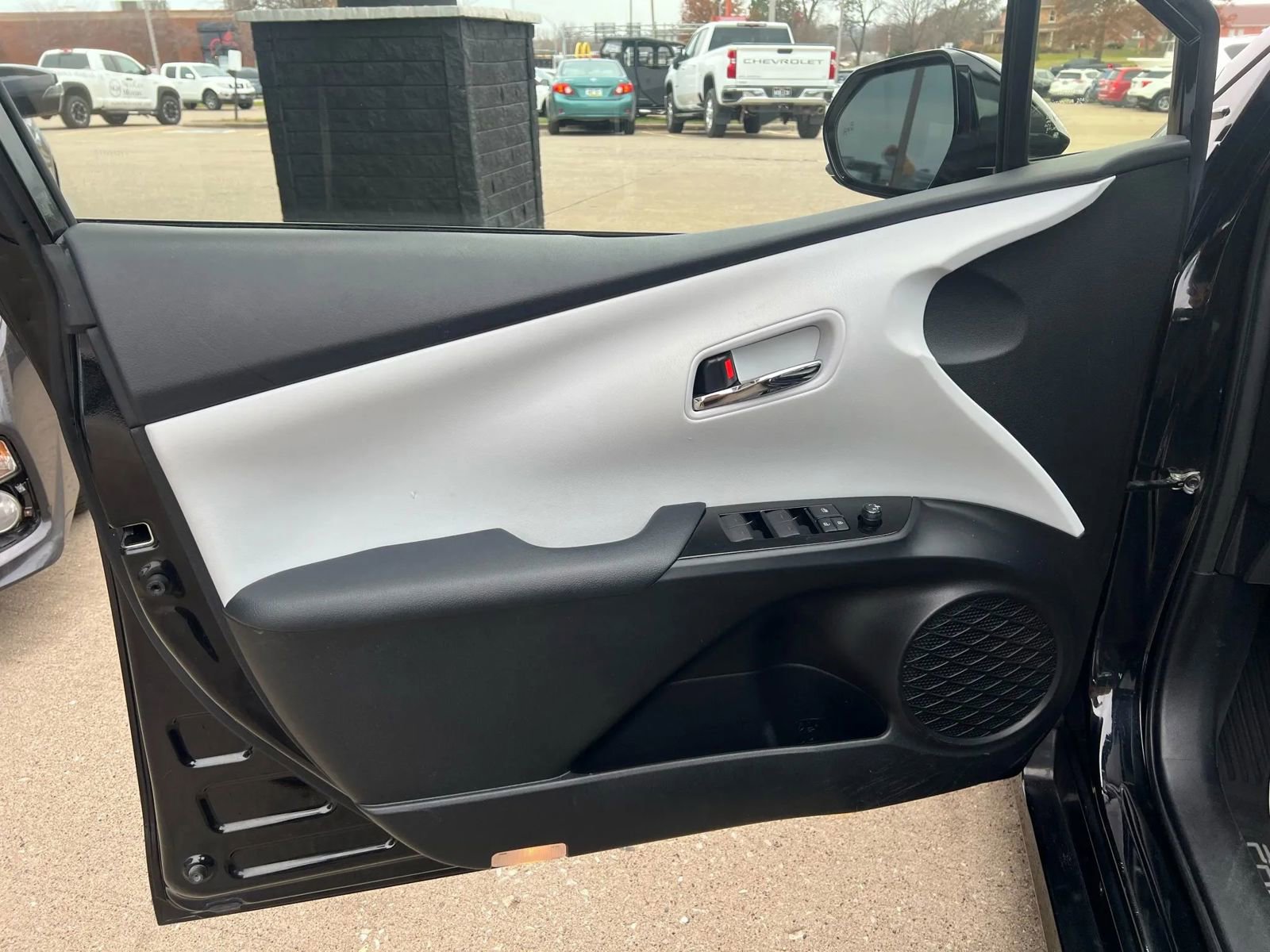 Used 2019 Toyota Prius Limited image 12