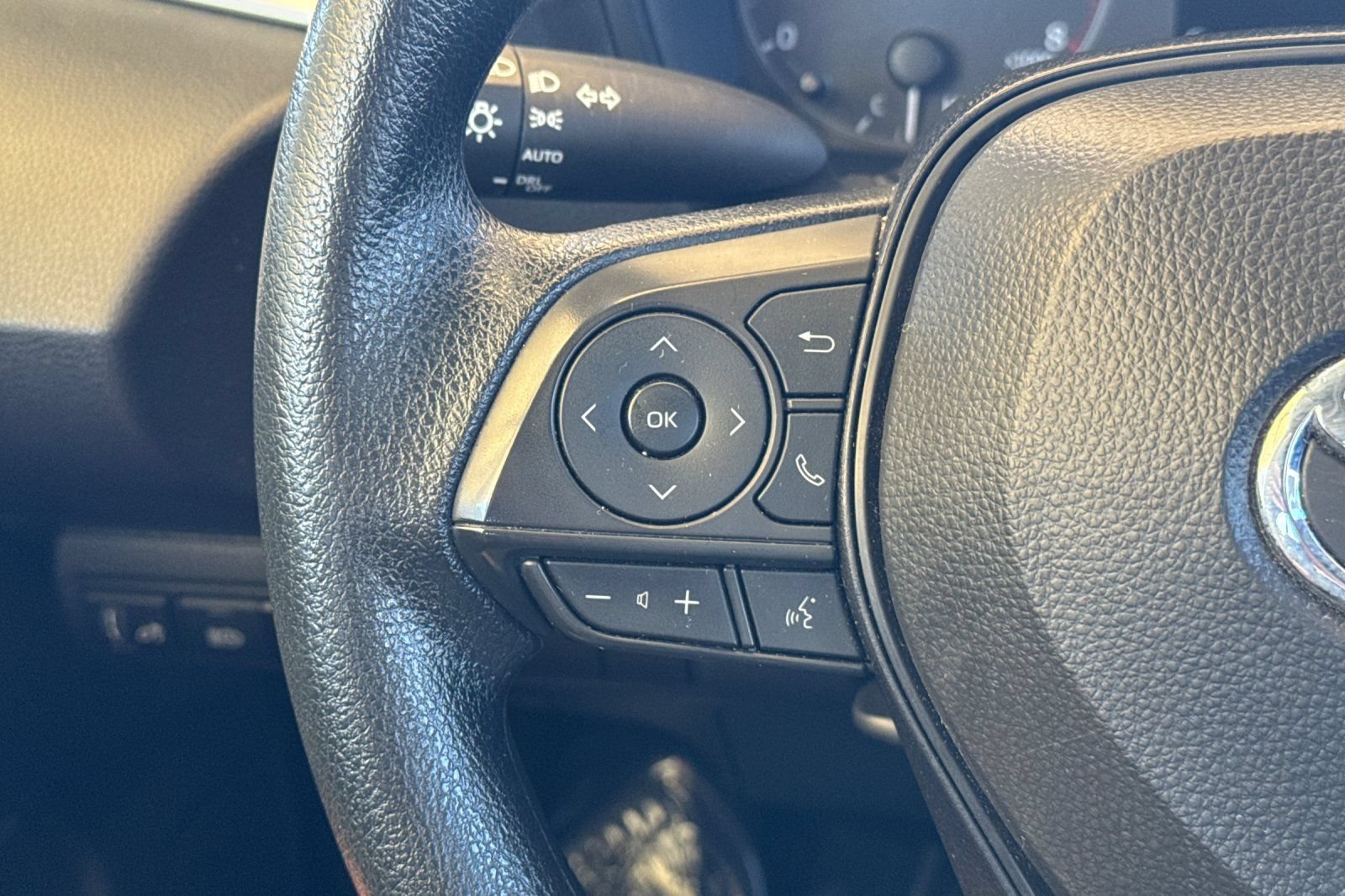 Certified 2025 Toyota Corolla LE FWD image 27