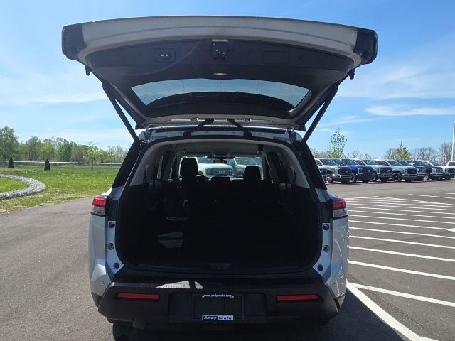 Used 2025 Nissan Pathfinder SV FWD image 10