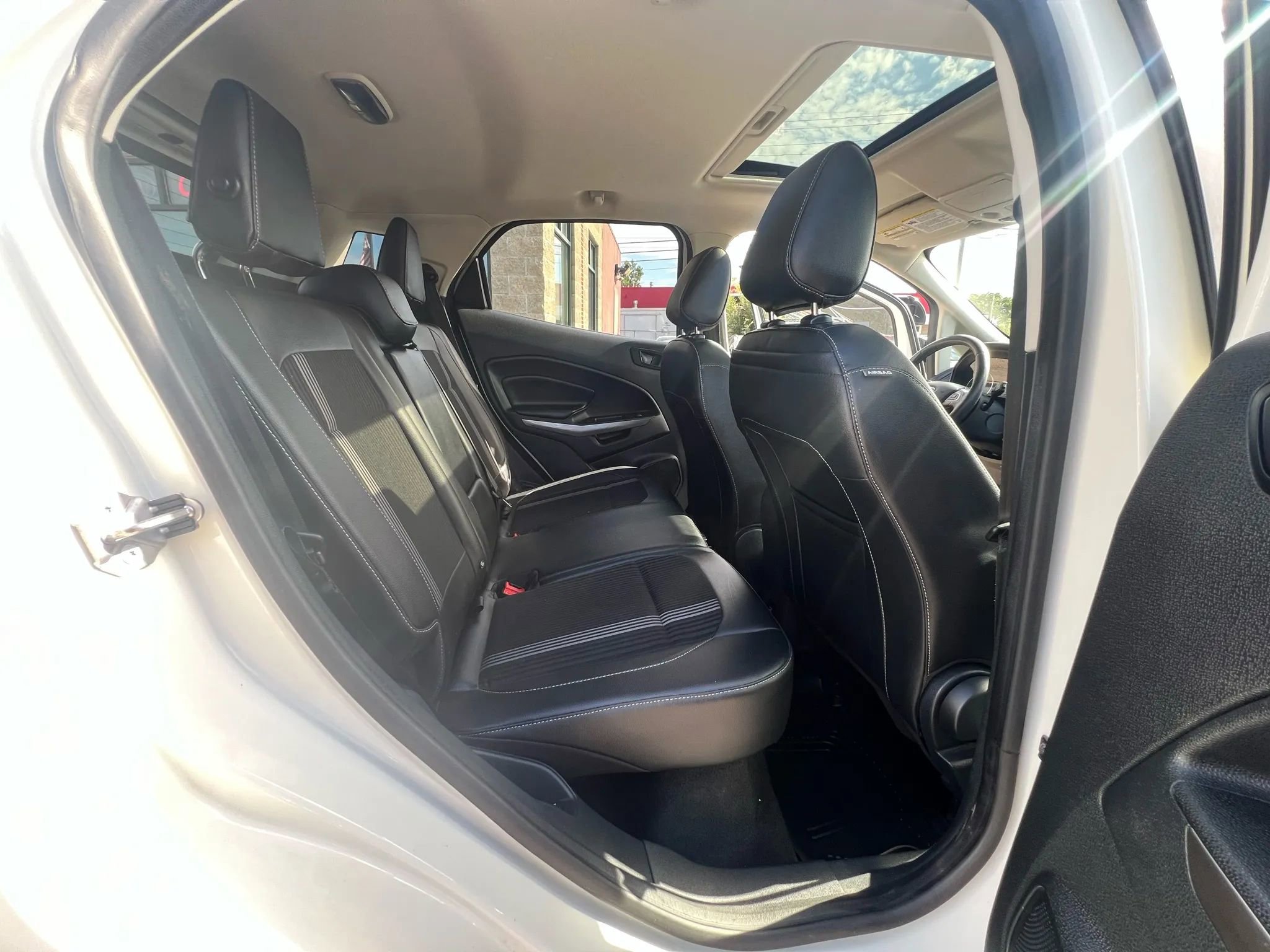 Used 2020 Ford EcoSport SES w/ SES Black Appearance Package image 17