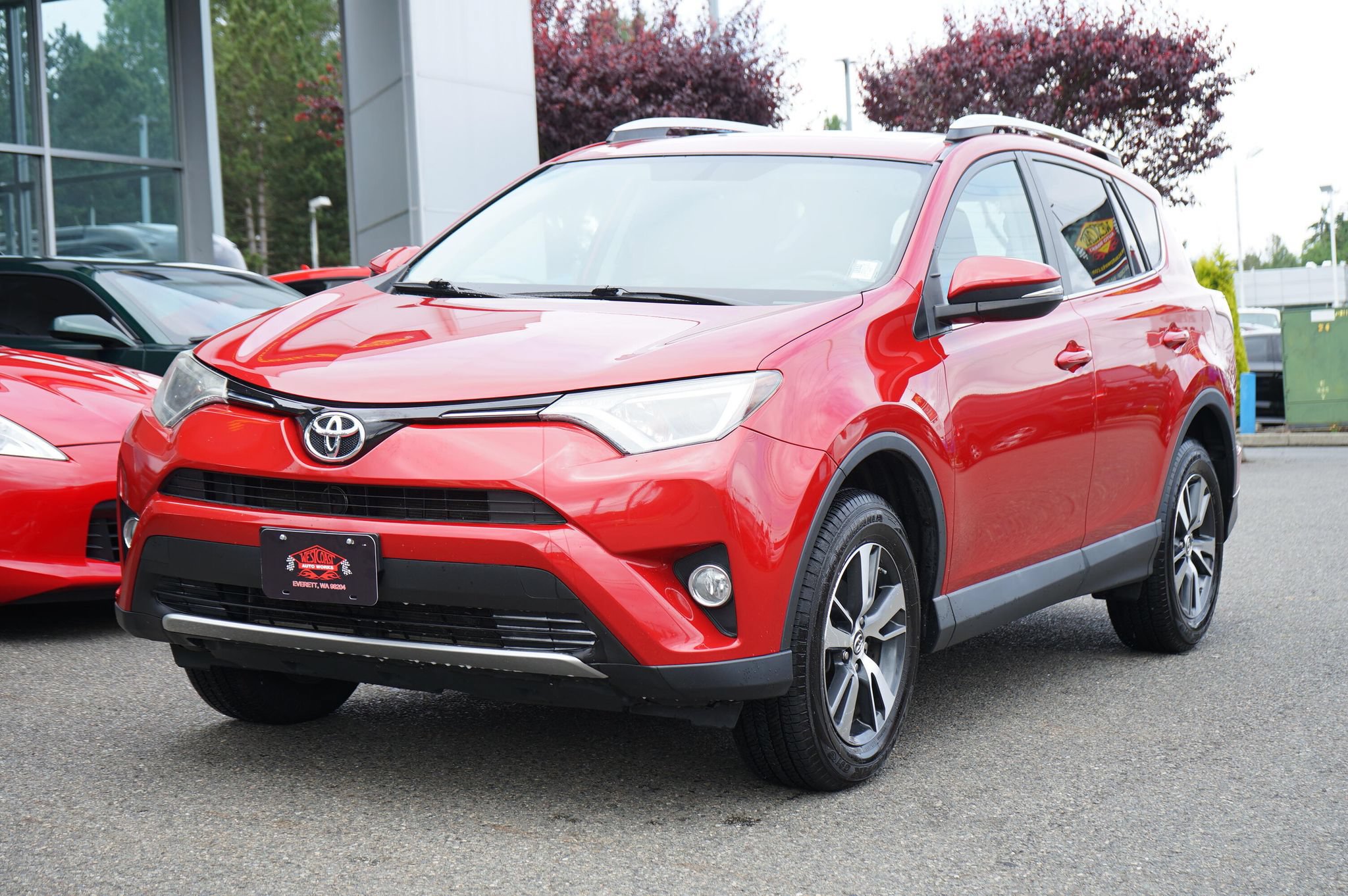 Used 2016 Toyota RAV4 XLE AWD/4WD image 1