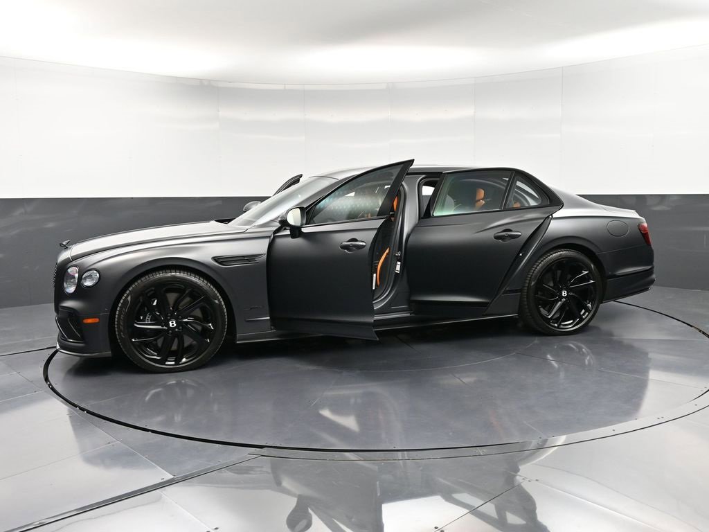 Used 2025 Bentley Flying Spur Plug-In Hybrid image 42