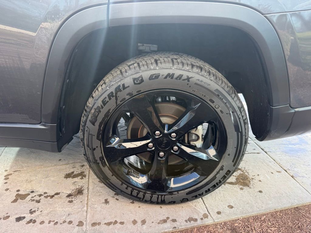 Used 2023 Jeep Grand Cherokee L Laredo image 10