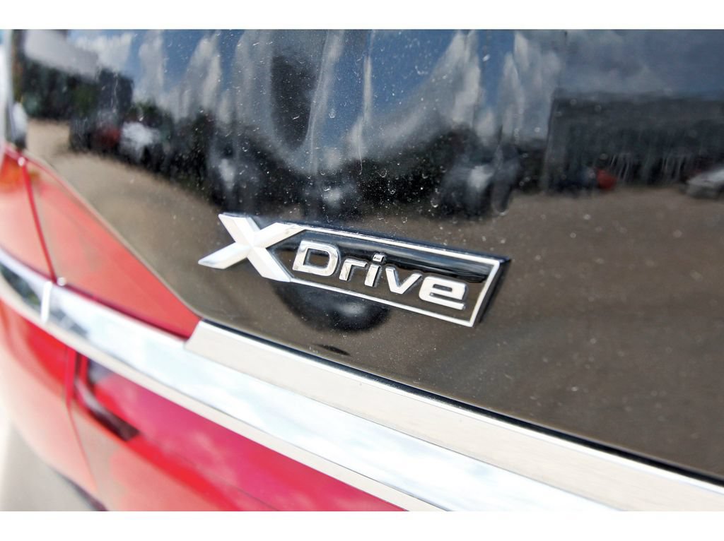 Used 2017 BMW 740i xDrive AWD/4WD image 9
