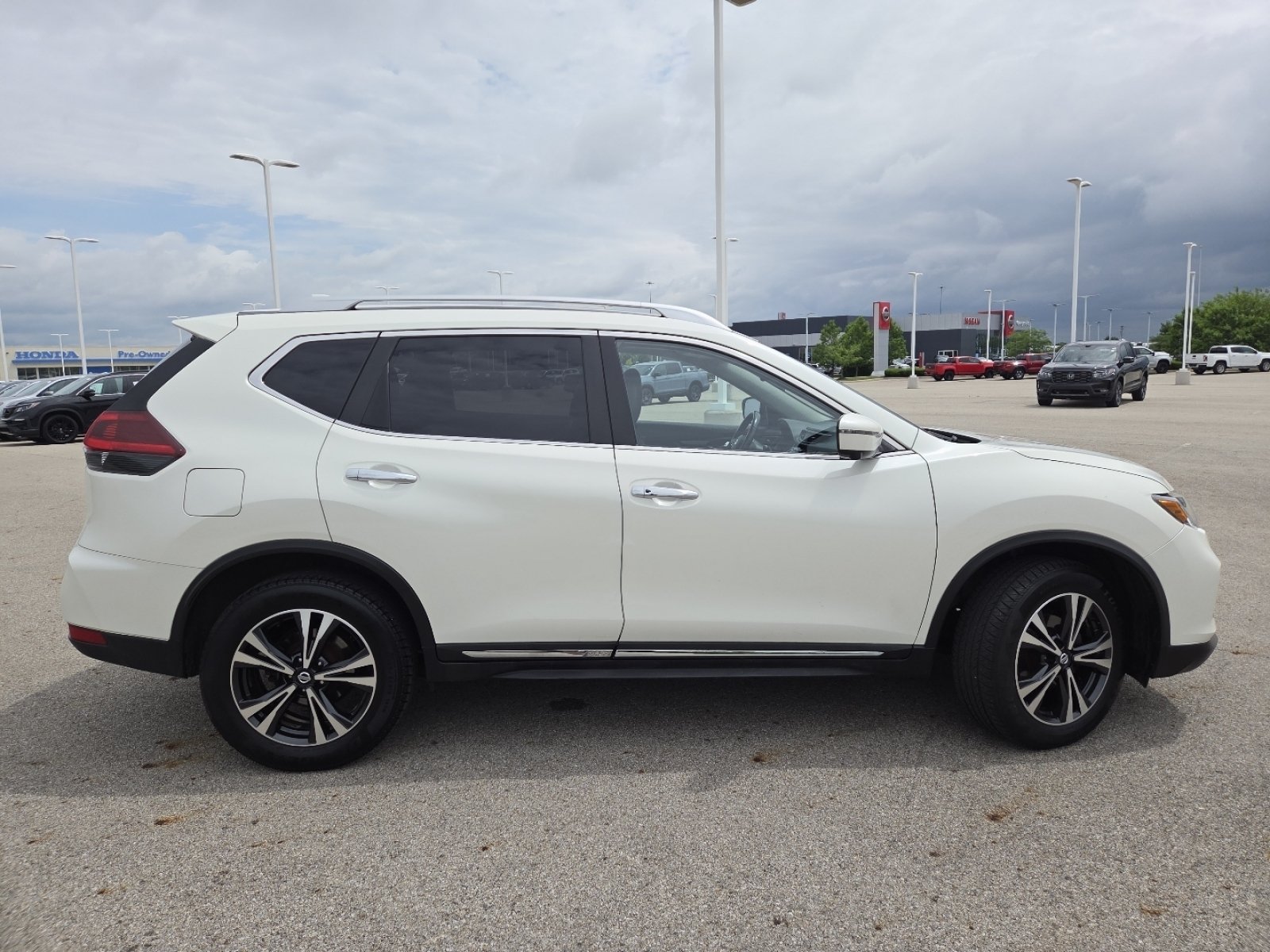 Used 2018 Nissan Rogue SL w/ Premium Package AWD/4WD image 19