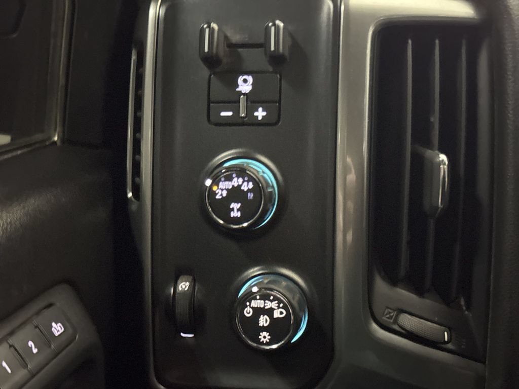 Used 2017 Chevrolet Silverado 1500 LTZ AWD/4WD image 19
