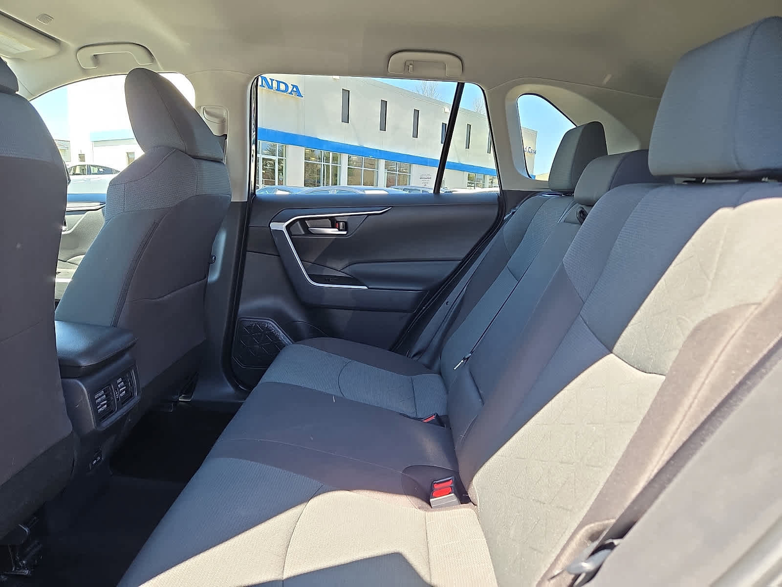 Used 2025 Toyota RAV4 XLE AWD/4WD image 11