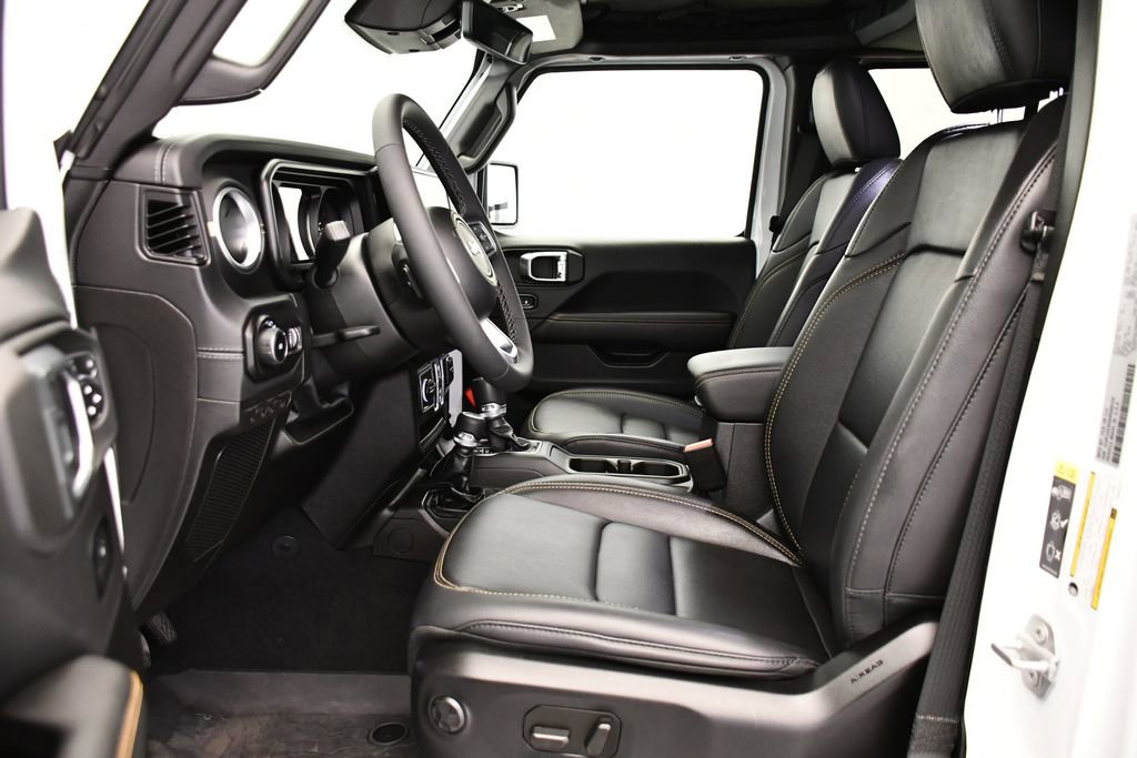 Used 2025 Jeep Wrangler Sahara image 33