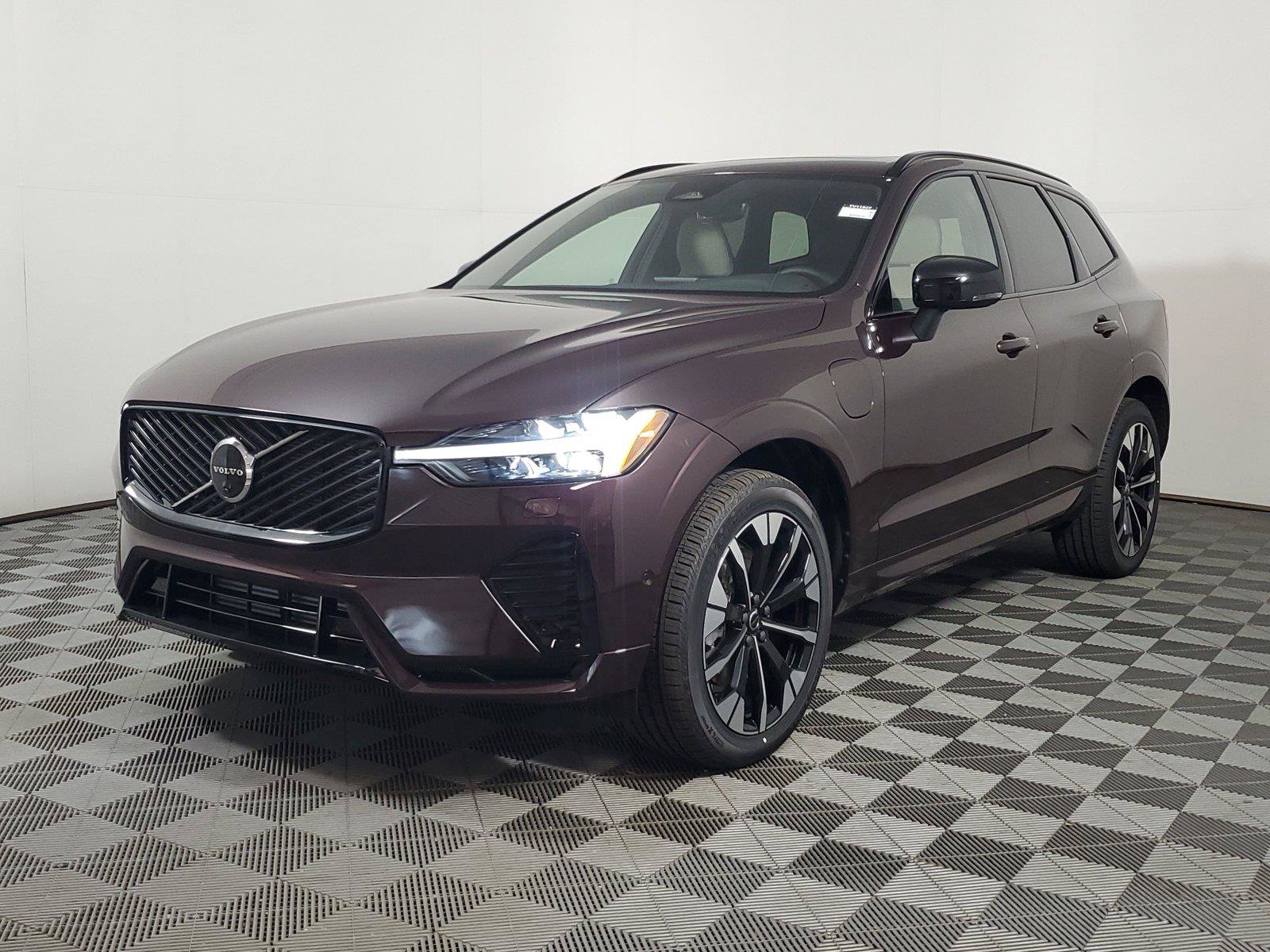 New 2026 Volvo XC60 T8 Plus w/ Protection Package Premier AWD/4WD image 3