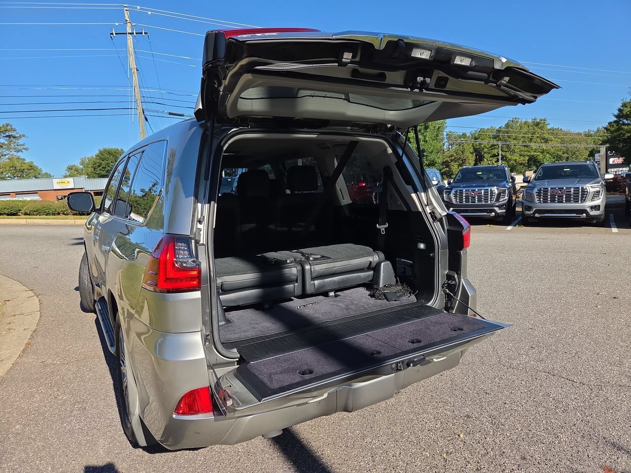 Used 2017 Lexus LX 570 4WD w/ Luxury Package image 27