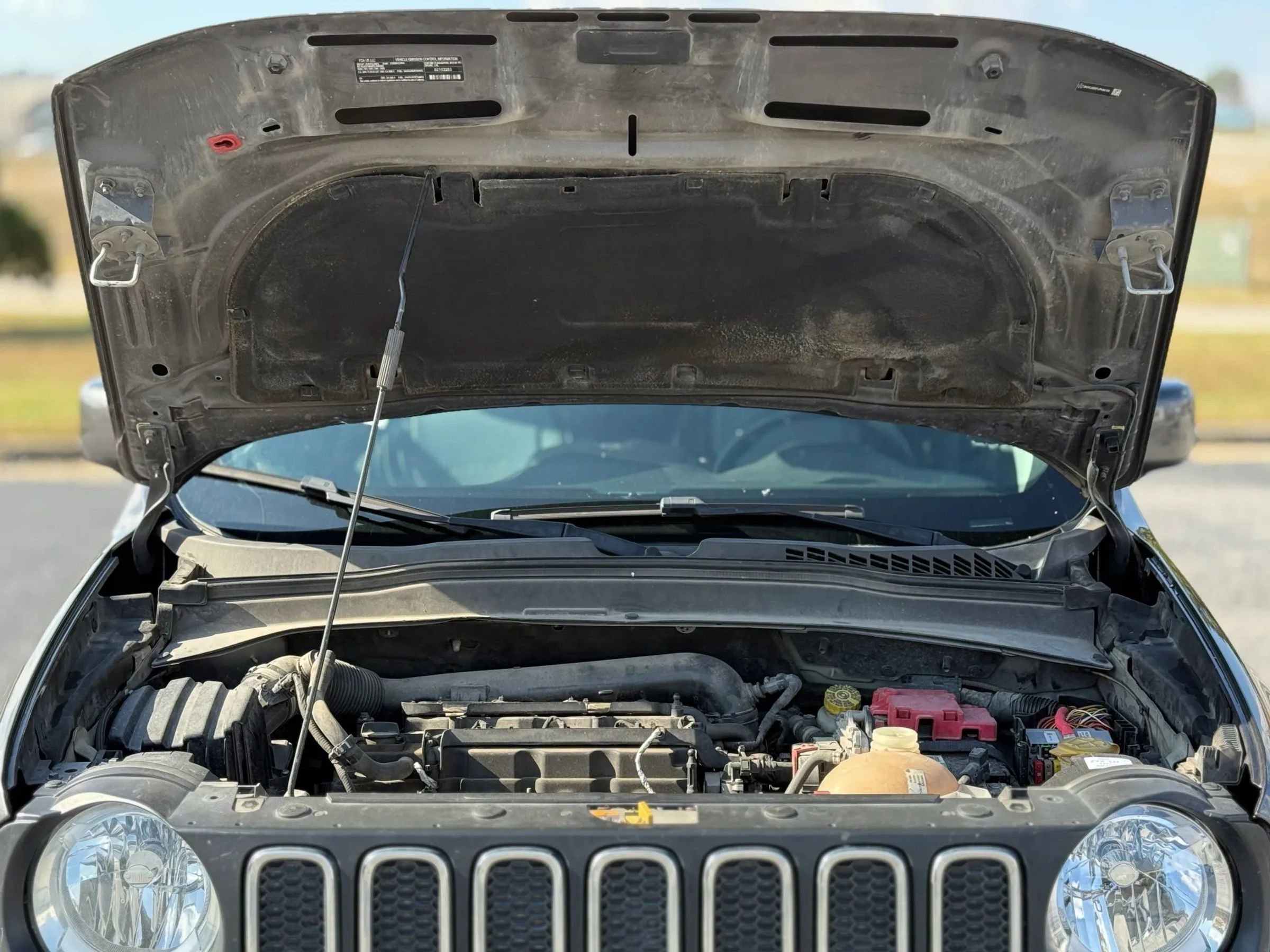 Used 2018 Jeep Renegade Latitude image 27