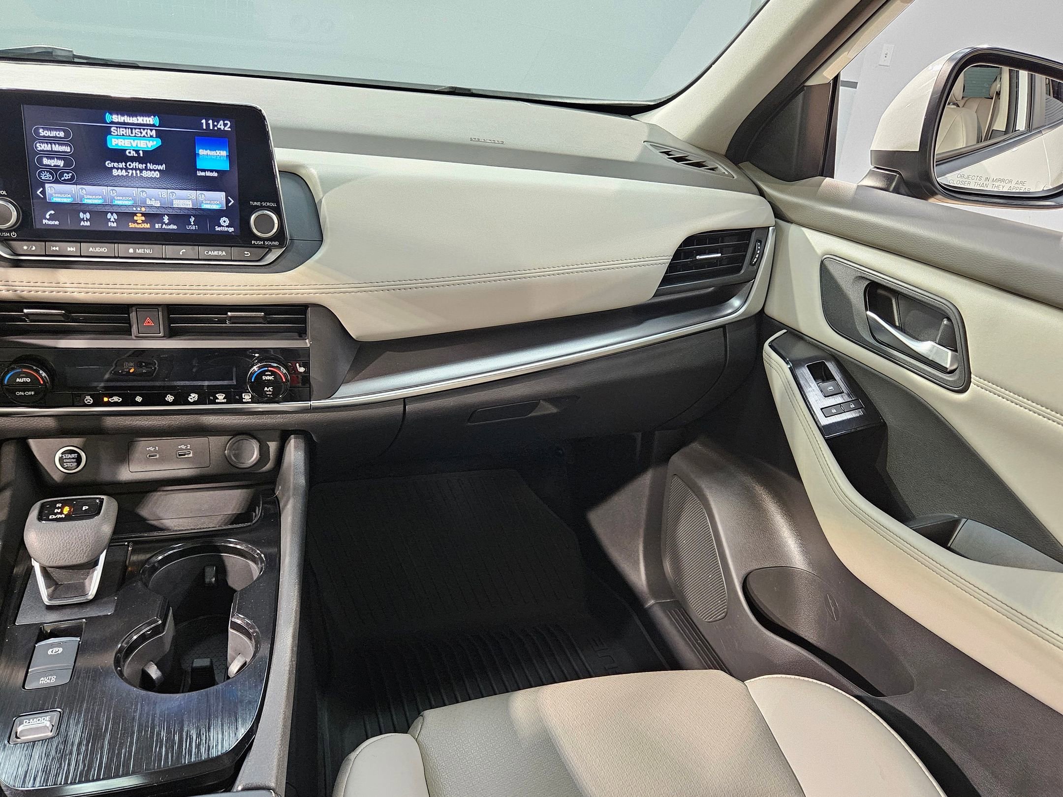 Used 2023 Nissan Rogue SV w/ SV Premium B Package image 11