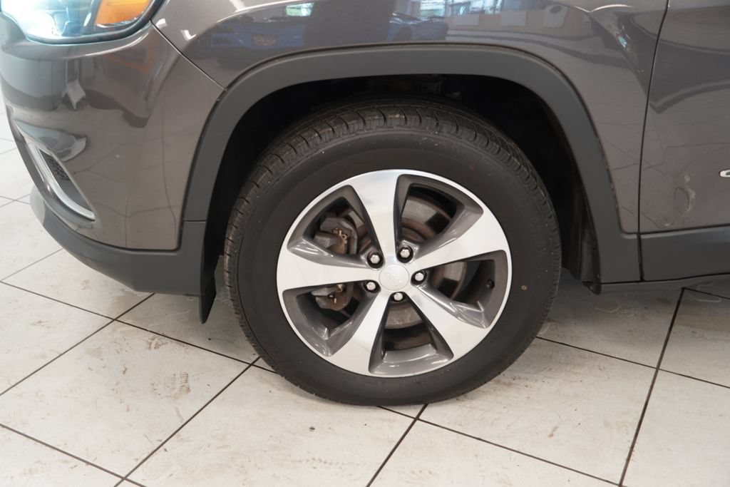 Used 2019 Jeep Cherokee Limited AWD/4WD image 14