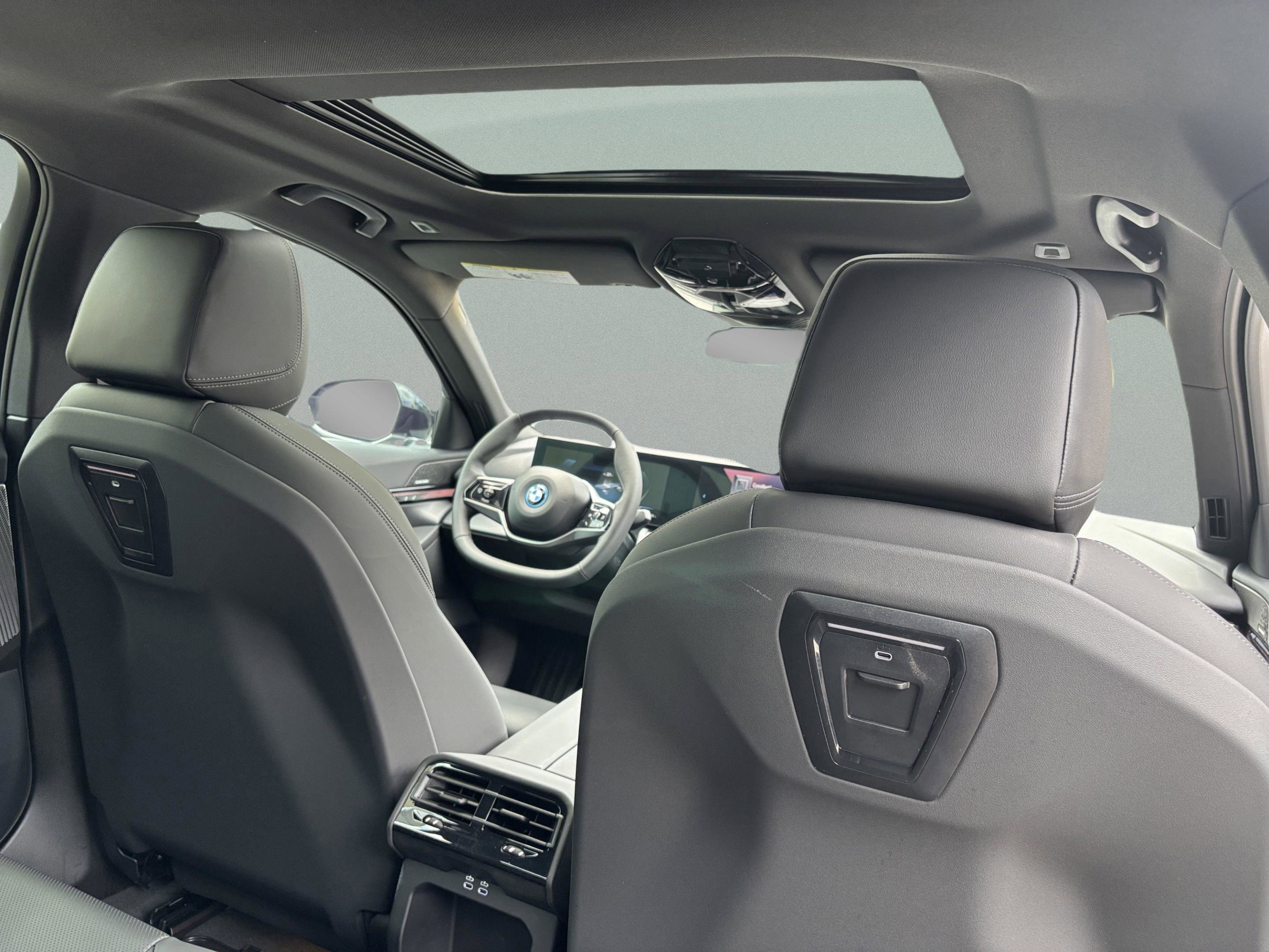 Used 2025 BMW i5 eDrive40i w/ Premium Package image 30