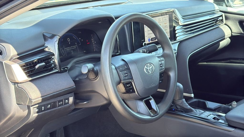 Used 2025 Toyota Camry LE image 9