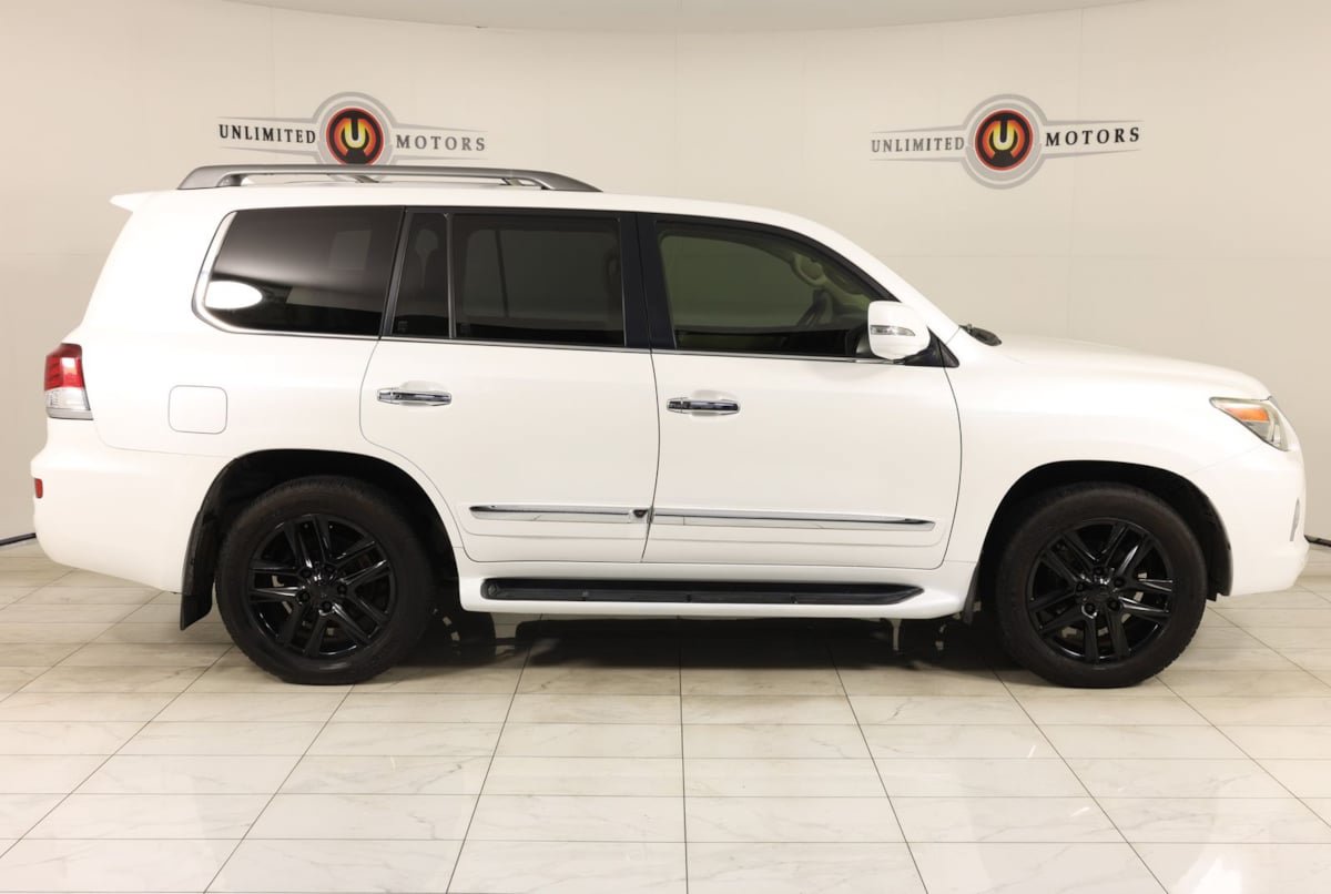 Used 2013 Lexus LX 570 4WD w/ Luxury Pkg w/Pre-crash image 2