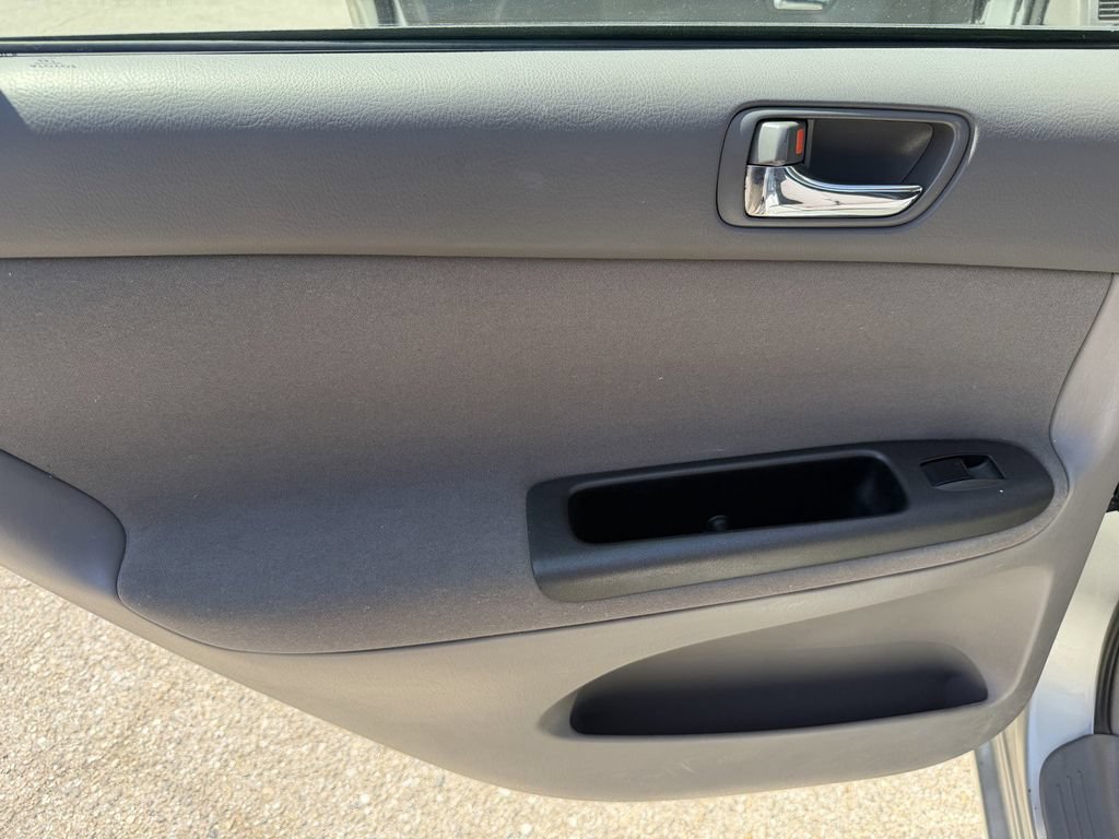 Used 2006 Toyota Camry LE FWD image 17