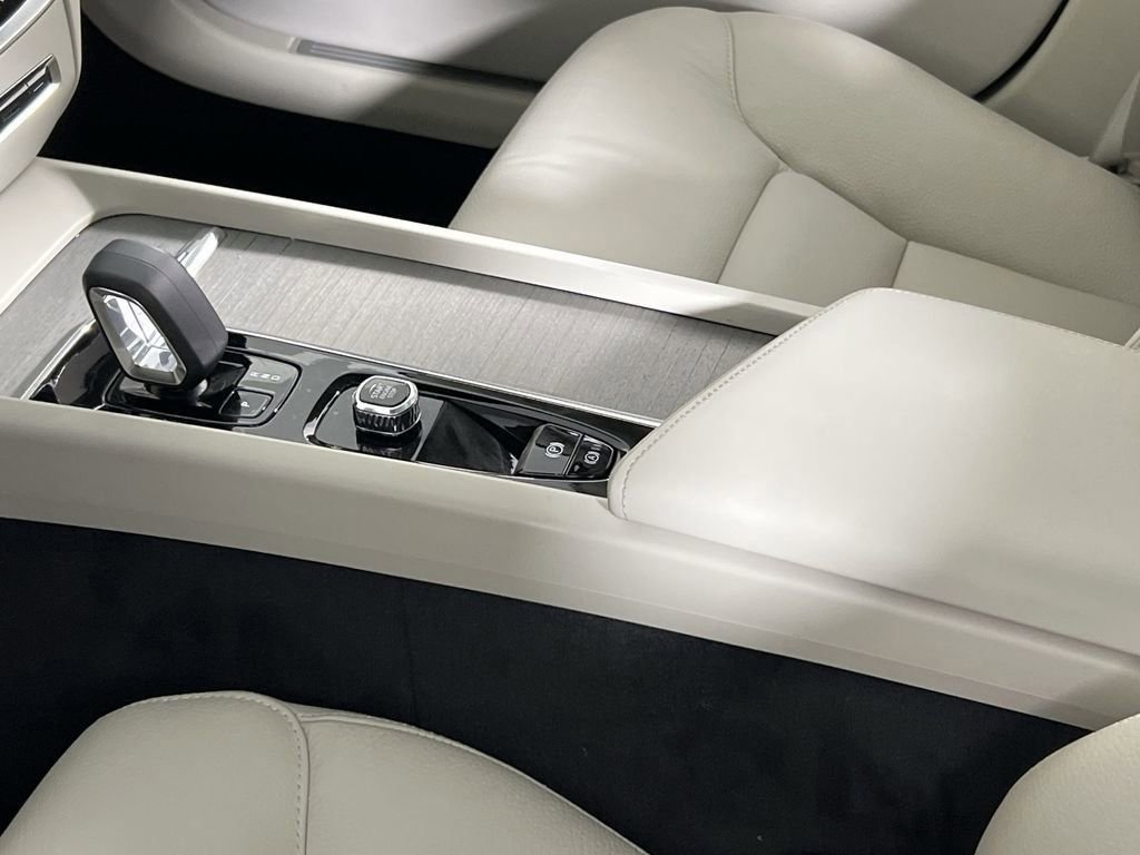 Certified 2025 Volvo V60 B5 Cross Country Plus image 23