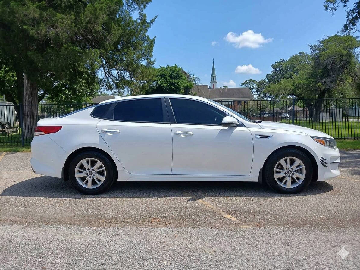 Used 2016 Kia Optima LX w/ LX Convenience Package FWD image 3