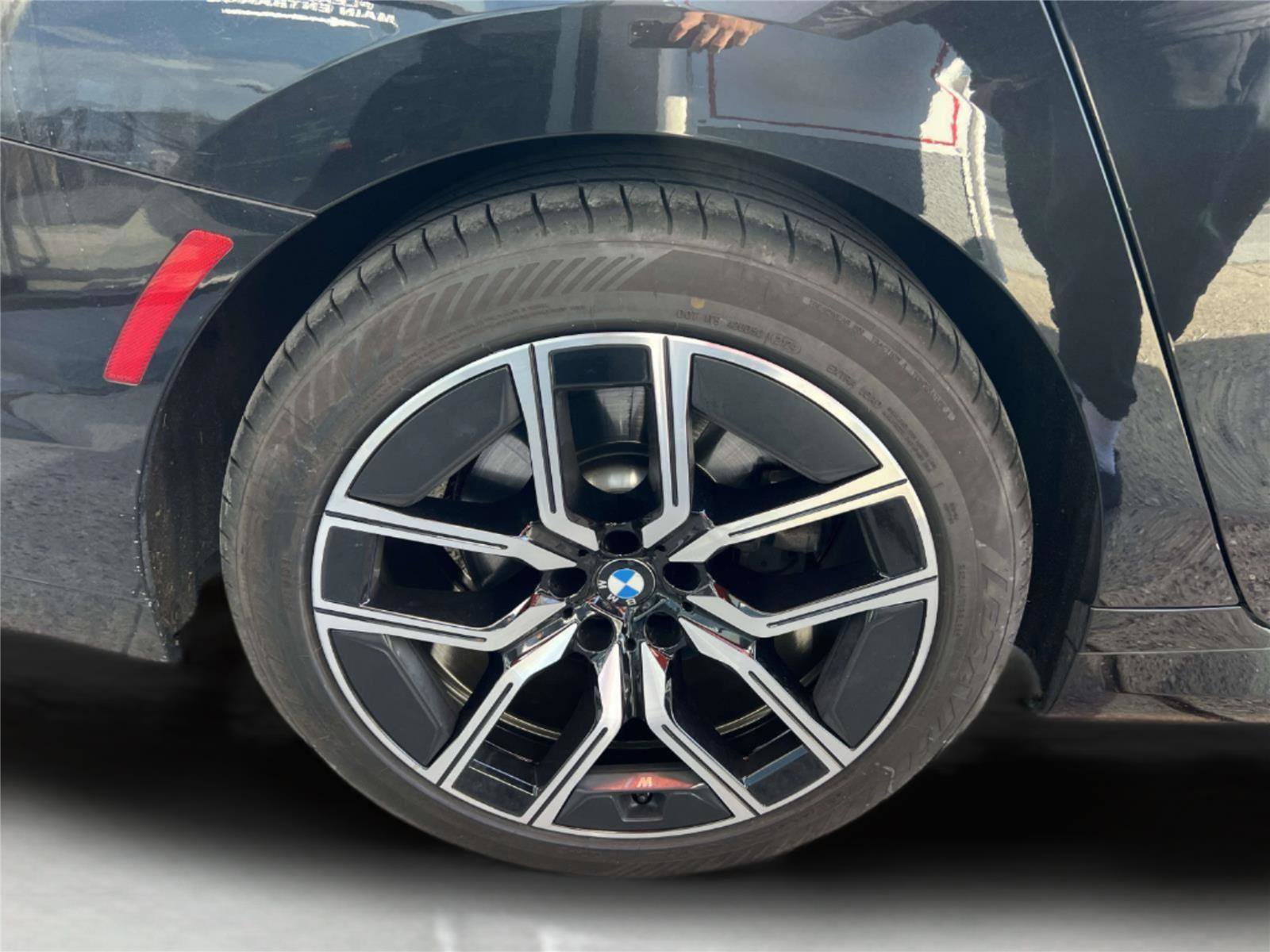 Used 2024 BMW 740i xDrive image 9