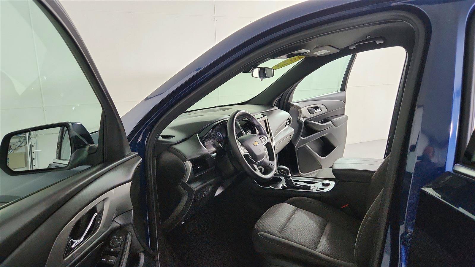 Used 2023 Chevrolet Traverse LT FWD image 9