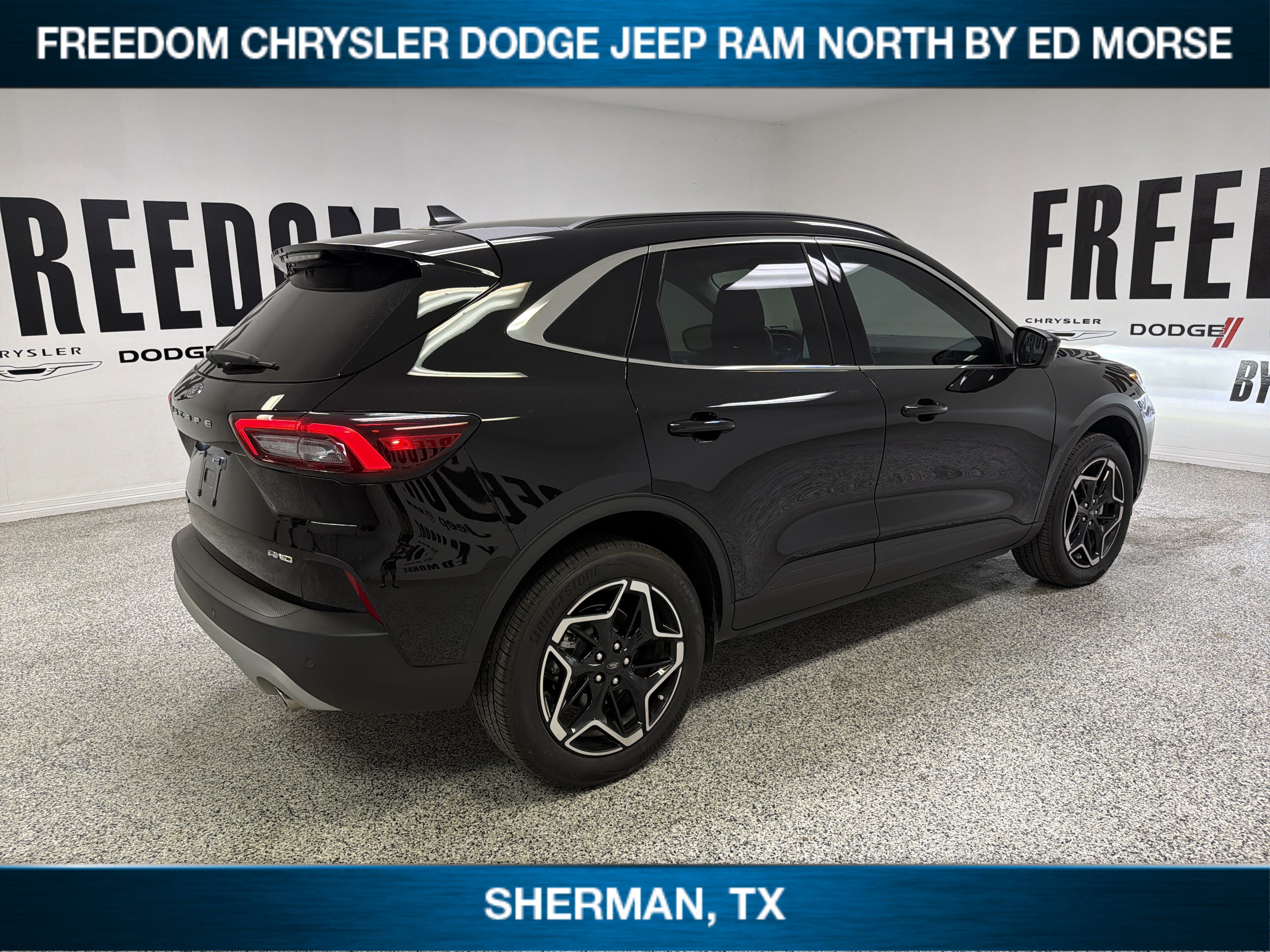 Used 2026 Ford Escape Platinum w/ Premium Technology Package AWD/4WD image 4