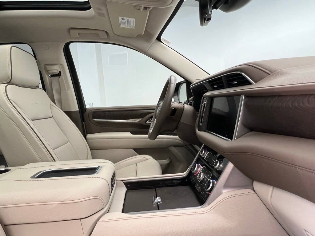 Used 2024 GMC Yukon Denali w/ Advanced Technology Package AWD/4WD image 7